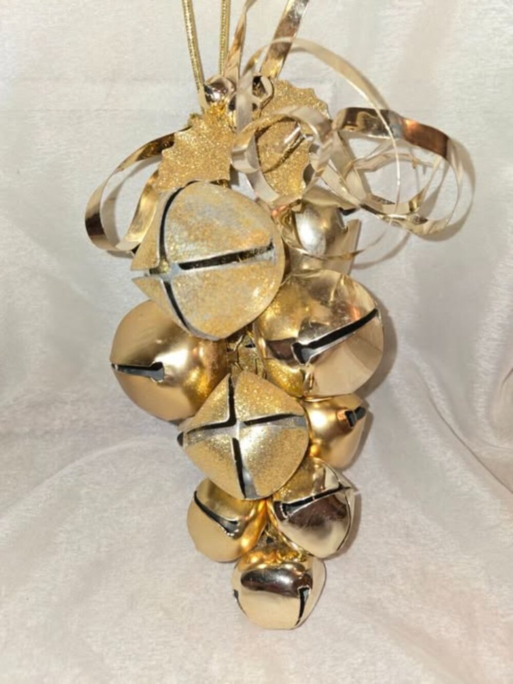 VTG Gold Tone Metal Jingle Bells 10" Cluster of Golden Grapes w/Glitter